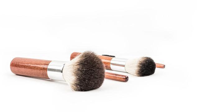 clean and dry makeup brushes