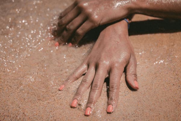 How To Remove Self-Tanner On Hands? Experts Say