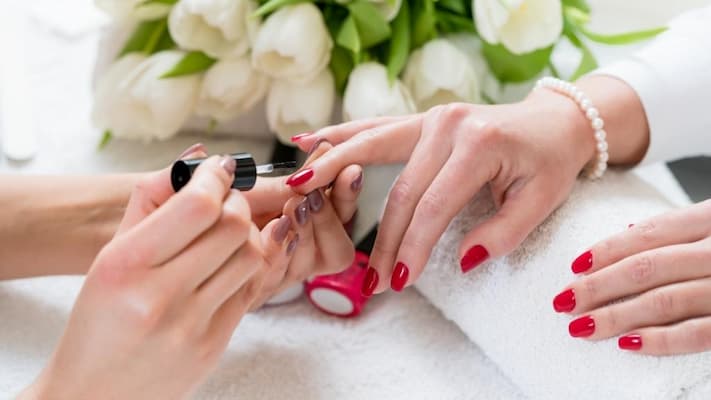 Can You Use Regular Nail Polish With Gel Top Coat? What You Need To Know